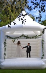 Wedding20Moon20Bounce205 1743013701 Simply White Wedding Moon Bounce -2hp